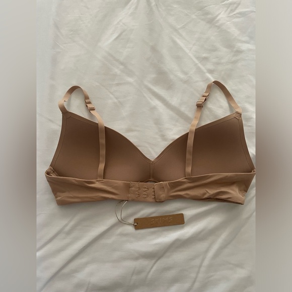 Skims wireless form push-up plunge bra - Picture 7 of 9